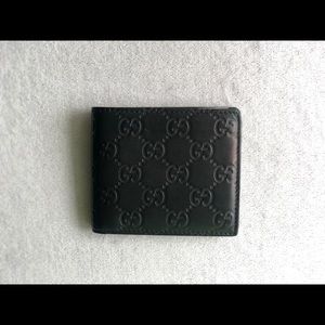 gucci bi-fold wallet